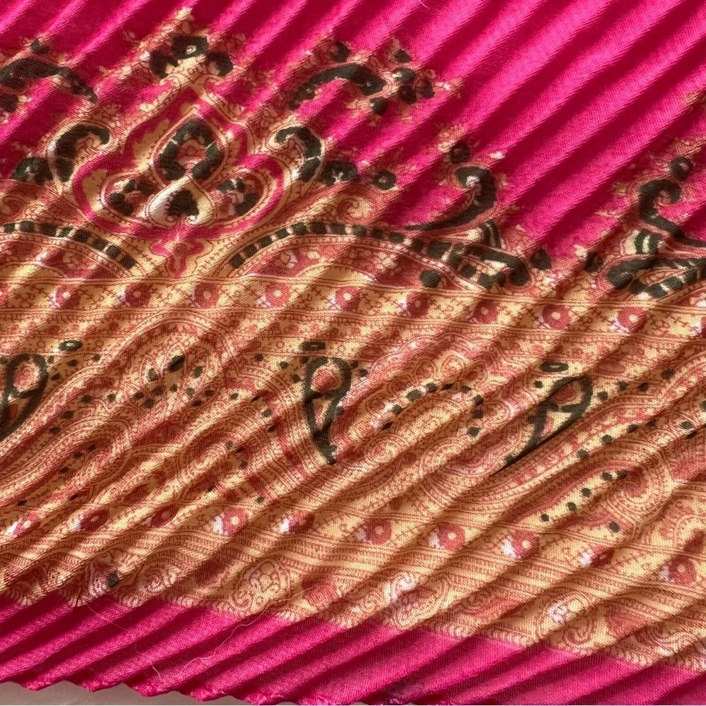 Vintage Pleated Square Scarf – Fuchsia & Gold Paisley, 27”x27”